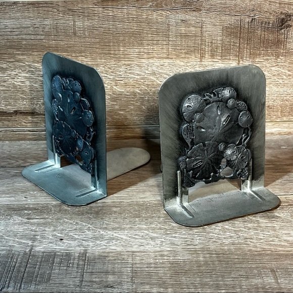 Metzke Pewter Nautical Sand Dollar Beach Design Bookends Maker Mark Vintage 1980 - Picture 3 of 16